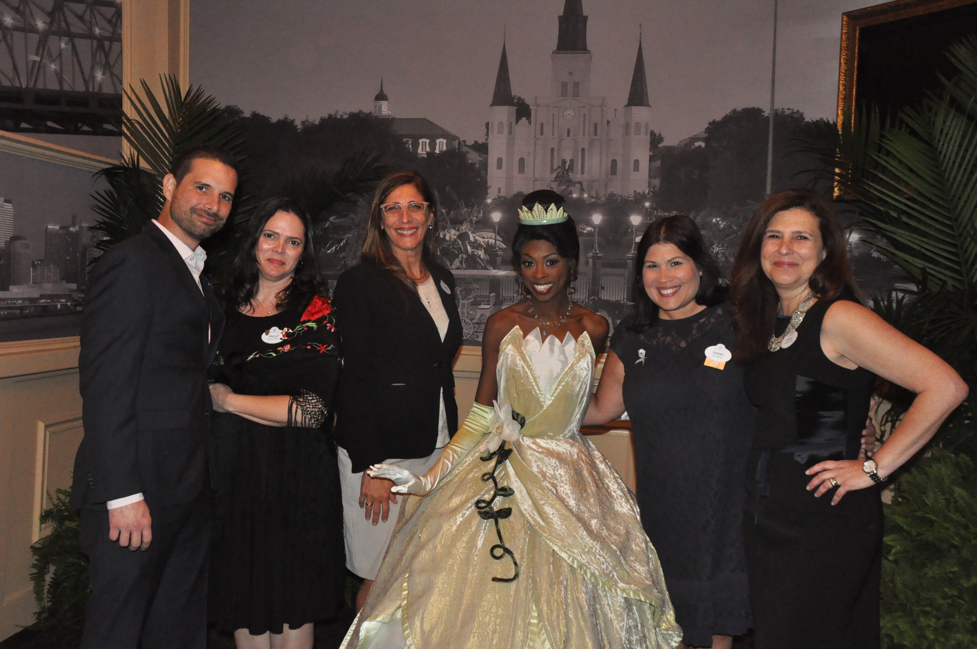 Equipe da Disney - Angel, Paula, Débora, Sarah e Flávia, com a princesa Tiana Equipe da Disney - Angel, Paula, Débora, Sarah e Flávia, com a princesa Tiana