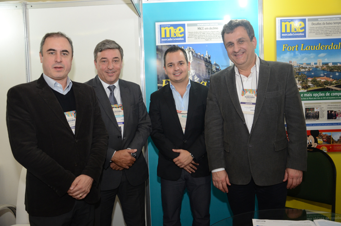 Fernando Del Cistia, da CVC, Geraldo Magela e Daniel Santos, do Hotel Golden Park, e Claiton Armelin, da CVC Fernando Del Cistia, da CVC, Geraldo Magela e Daniel Santos, do Hotel Golden Park, e Claiton Armelin, da CVC