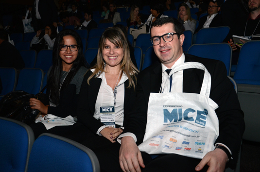 Gabrielle Paranhos, da Obras Sociais da Arquidiocese de Aparecida, Rosangela Nascimento e Bernardo Ignarra, da São Paulo Turismo Gabrielle Paranhos, da Obras Sociais da Arquidiocese de Aparecida, Rosangela Nascimento e Bernardo Ignarra, da São Paulo Turismo