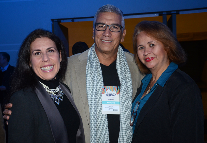 Gisele Lima, da Promo, Divaldo, da Secretaria de Turismo da Bahia, e Gisleide Silva, da Emsetur