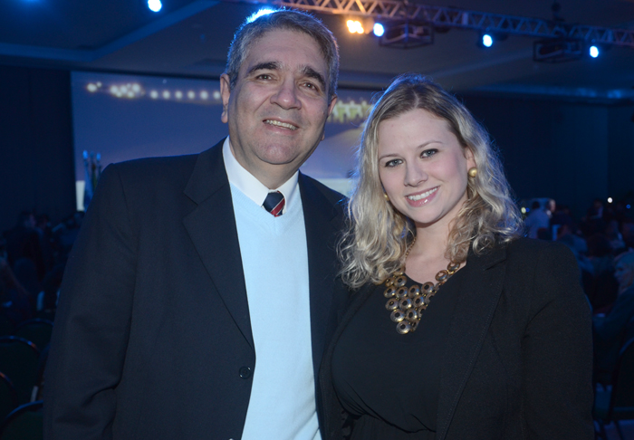 Guilherme Laurino, da Itaipu Binacional, e Thailana Frizzo, do Grupo Cassinotur
