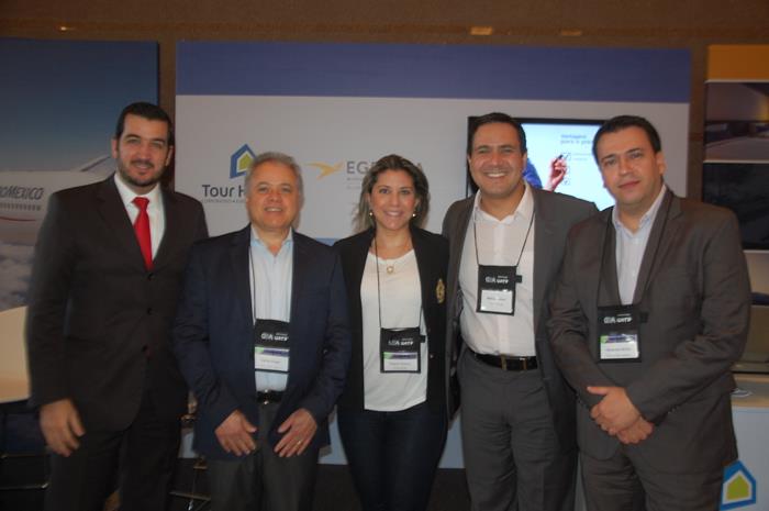 Guilherme Moreira, do Hilton, com Carlos Prado, Mateus Passos, Regina Teixeira e Alexandre Motta, da Tour House