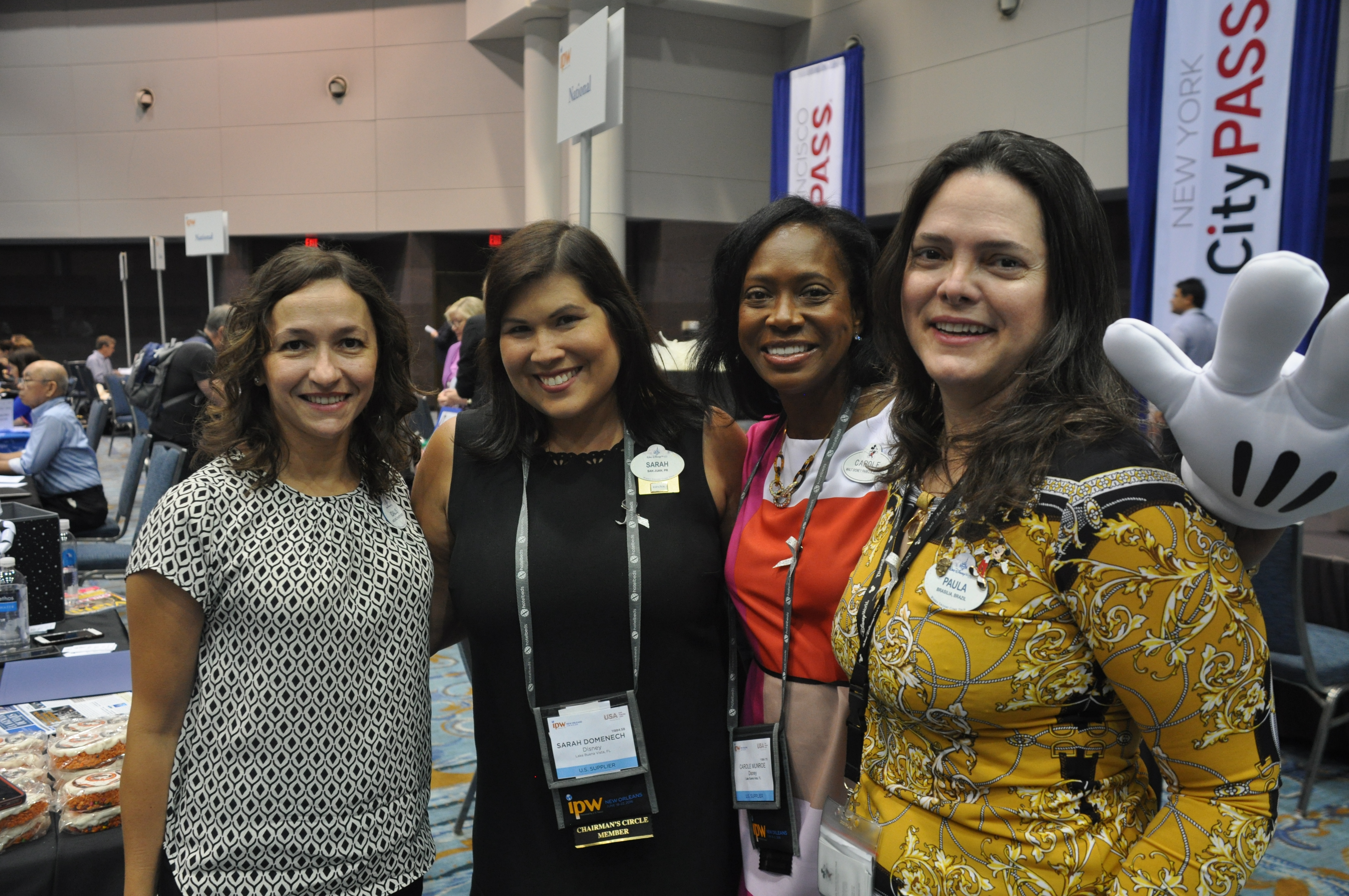 Idalis Fuster, Sarah Domenech, Carole Munroe e Paula Hall, da Disney Idalis Fuster, Sarah Domenech, Carole Munroe e Paula Hall, da Disney