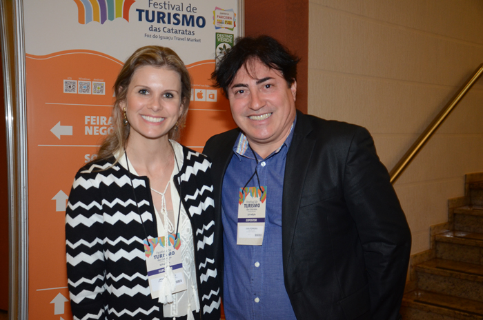 Janaina Reinert, do Parque Aquatico Cascanei, e Ivan Ferreira, da New Option Janaina Reinert, do Parque Aquatico Cascanei, e Ivan Ferreira, da New Option