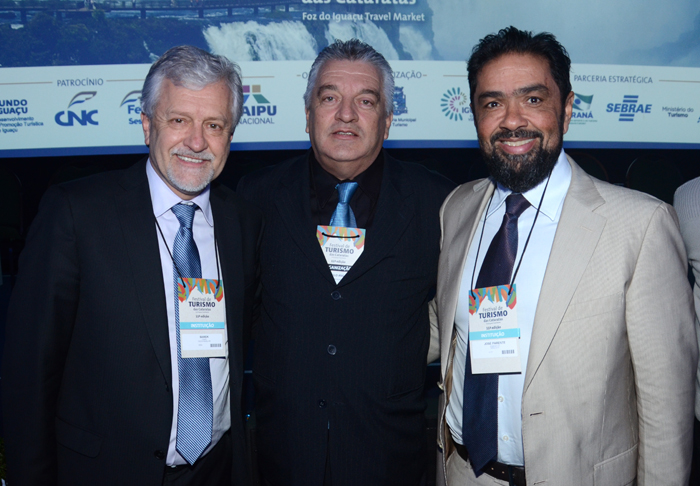 Jorge Samek, diretor da Itaipu, Paulo Angeli, da FIT cataratas, e José Parente, presidente da Embratur Jorge Samek, diretor da Itaipu, Paulo Angeli, da FIT cataratas, e José Parente, presidente da Embratur