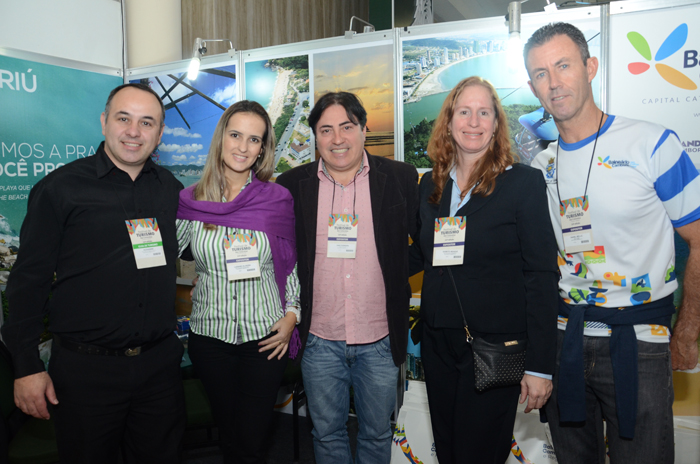 Ludiane Oliveira, do BC CVB, Alexandre dos Santos, da Rezende House, Ivan Fereira, da New Option, Gorete Mengue, do Hotel Plaza, e Nagel Mello, da Sectur BC Ludiane Oliveira, do BC CVB, Alexandre dos Santos, da Rezende House, Ivan Fereira, da New Option, Gorete Mengue, do Hotel Plaza, e Nagel Mello, da Sectur BC