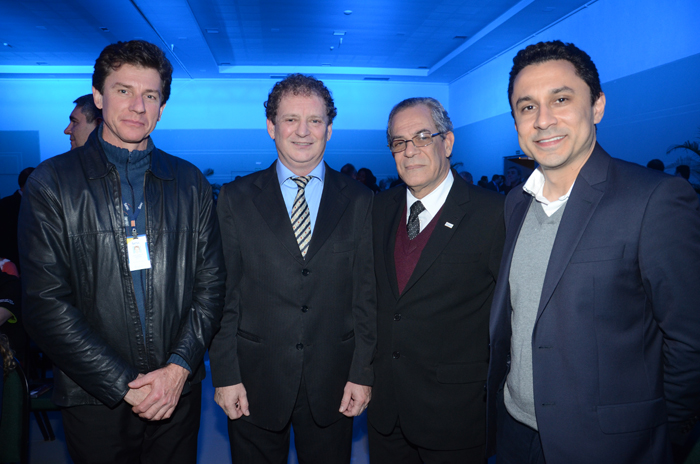 Luiz Alberto Langoski, do Sesc, Roni Temp, da Enerluz, Carlos do Nascimento, da Fecomércio PR, e Leandro Teixeira, da Acifi