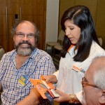 Marcelo Jones Guimarães, da Palmitur Turismo, ao lado de Caroline Oliveira, da Movida