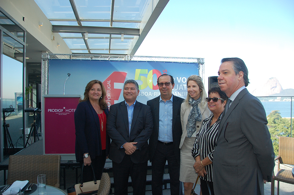 Marcia Pessoa do RCVB, com equipe do Riogaleão, Cristina Fritsch, Abav-RJ e Luiz Carlos Velloso, setur-RJ