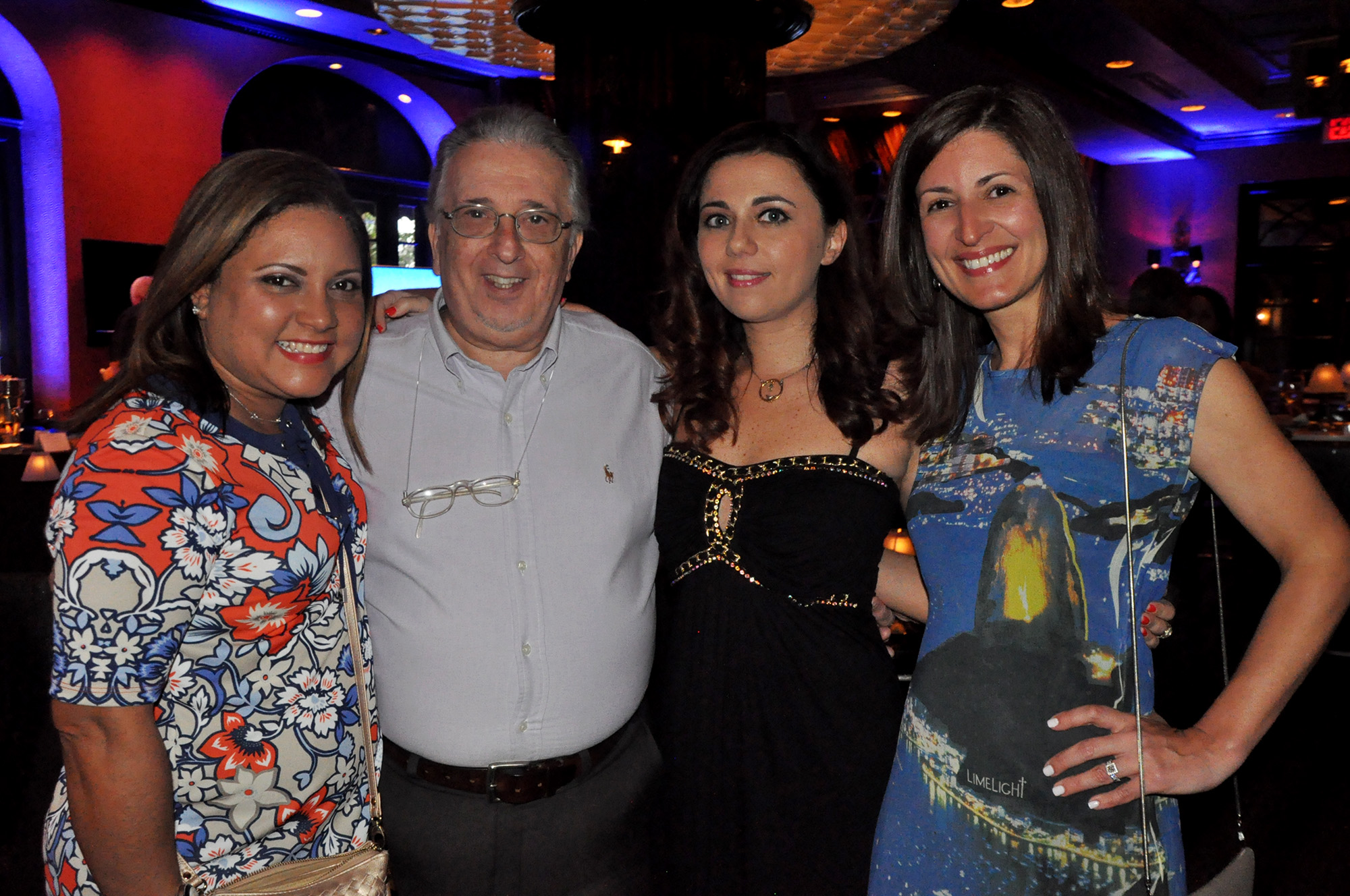 Marisol Berrios, Leslie Benveniste e Josephine Aldo, de Tampa Bay, com Andrea Gabel, de St. Pete Clearwater