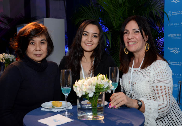 Marta Shizue Ogata e Caroline, da Alfainter, e Cássia Stancatti, da Stancatti Viagens e Turismo Marta Shizue Ogata e Caroline, da Alfainter, e Cássia Stancatti, da Stancatti Viagens e Turismo