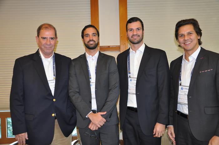Mauro, Carlos e Rubens Schwartzmann, da Costa Brava, com Fernando Marcomini, da Radius Travel Mauro, Carlos e Rubens Schwartzmann, da Costa Brava, com Fernando Marcomini, da Radius Travel