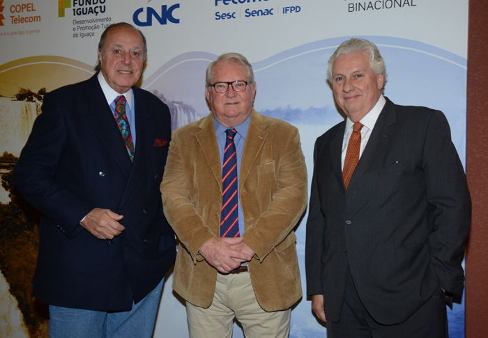 Michel Tuma Ness, da Fenactur, Roy Taylor, do M&E, e Luiz Henrique Garcia, da TurisRio Michel Tuma Ness, da Fenactur, Roy Taylor, do M&E, e Luiz Henrique Garcia, da TurisRio
