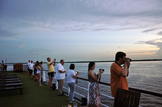Momento para foto na saída do Grand Amazon de Manaus