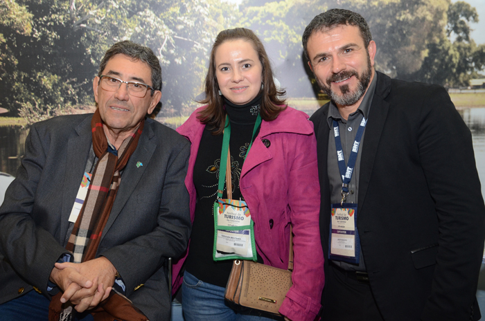 Nelson Cintra, e Fernanda Bentasol, da Fundação de Turismo de Mato Grosso do Sul, e Jair Pasquini, da BNT Mercosul Nelson Cintra, e Fernanda Bentasol, da Fundação de Turismo de Mato Grosso do Sul, e Jair Pasquini, da BNT Mercosul