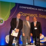 Peter Greenberg, jornalista do segmento de viagens, Kevin Maguire, vice-presidente de Operações da GBTA para América Latina, e José Roberto Trinca, diretor de Vendas da American Airlines