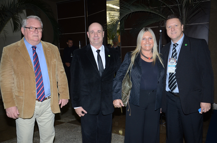 Roy Taylor, do M&E, Roberto Bacovis, da Abav-PR, Rosa Masgrau, do M&E, e Pedro Kempe, da Abav-PR Roy Taylor, do M&E, Roberto Bacovis, da Abav-PR, Rosa Masgrau, do M&E, e Pedro Kempe, da Abav-PR