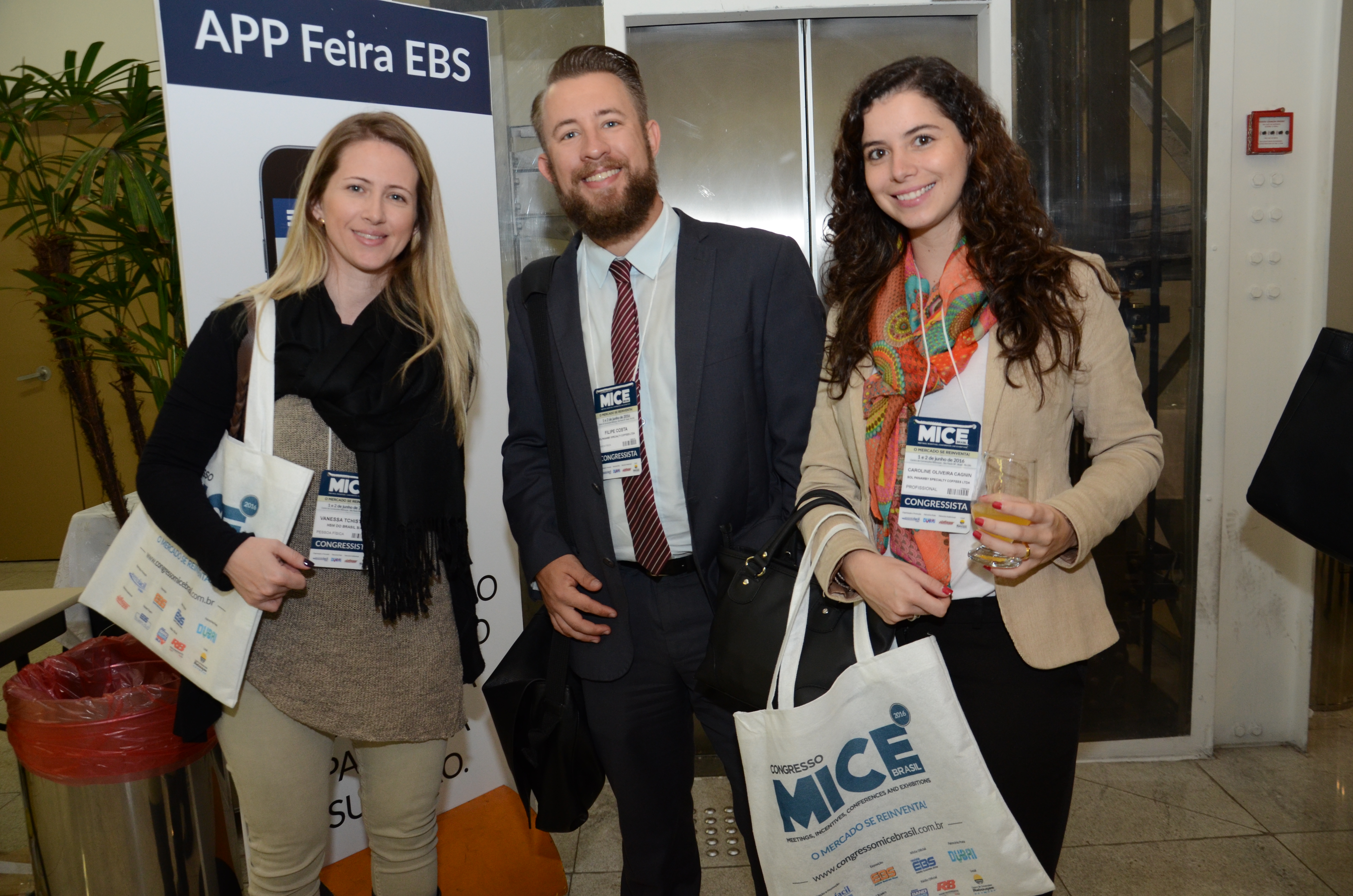 Vanessa Tchistow, da HSM do Brasil, Filipe Costa e Caroline Oliveira, da Sol Panamby Specialty Vanessa Tchistow, da HSM do Brasil, Filipe Costa e Caroline Oliveira, da Sol Panamby Specialty