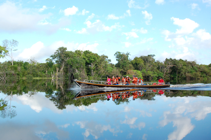 Passeio de canoa pelo Rio Negro Passeio de canoa pelo Rio Negro