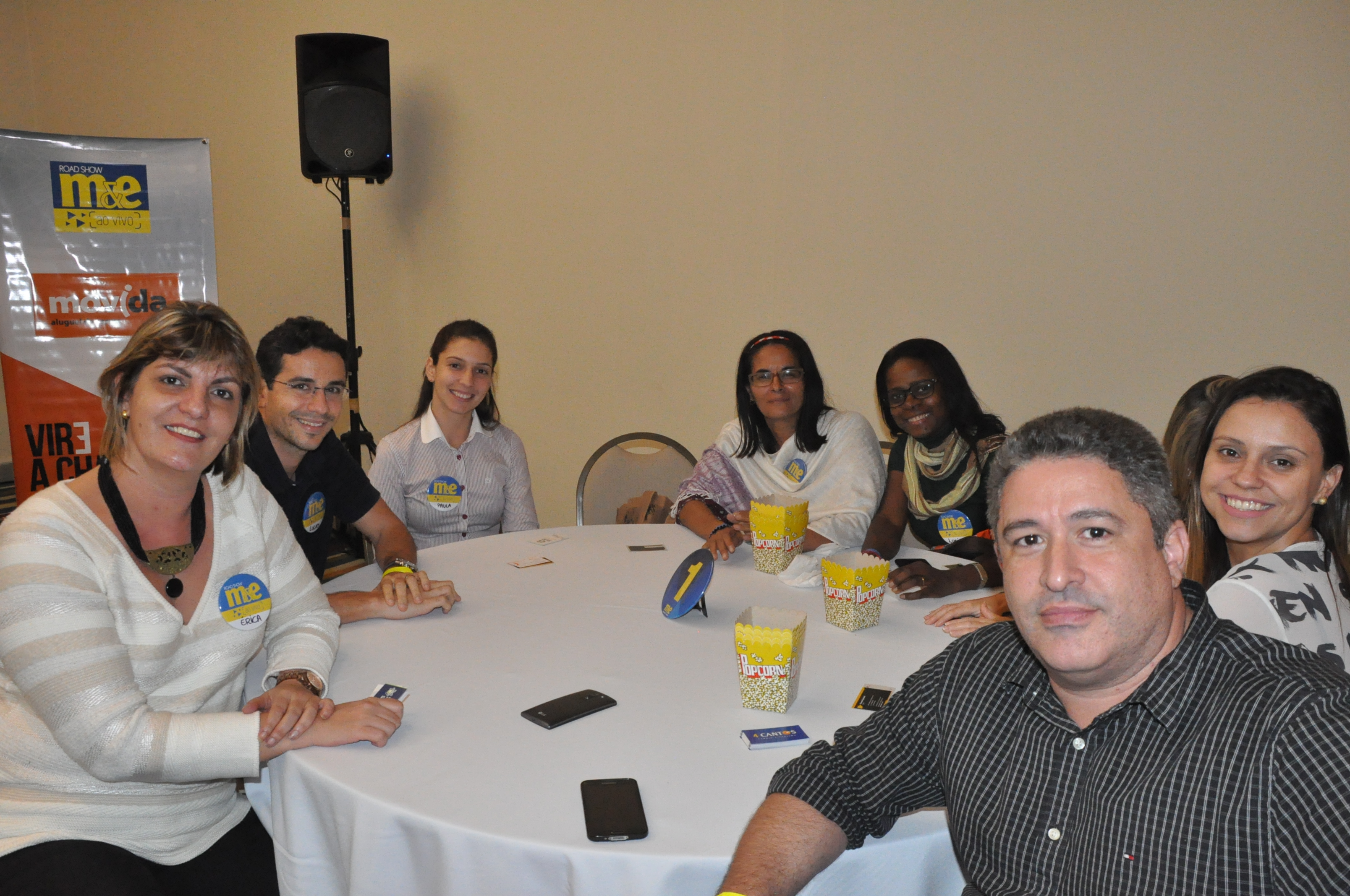 Érica Chaves, do BHG, entre os agentes na rodada de negócios Érica Chaves, do BHG, entre os agentes na rodada de negócios