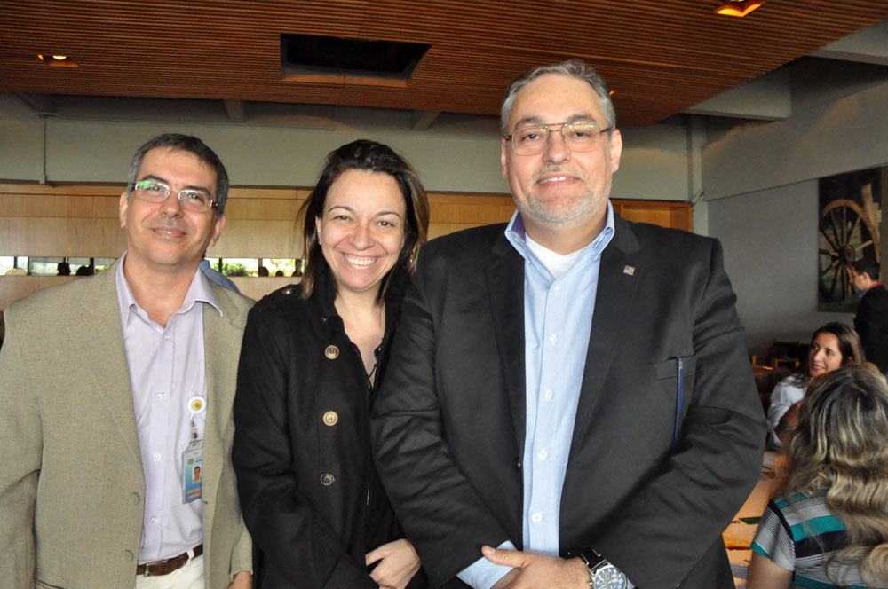 Agnaldo Abraháo, da April com Robson Cruz e Liz Fontes da RBC - Copia