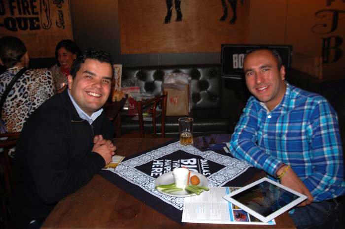 André Almeida, da RCA, com Erik Arellanos, do Dallas CVB