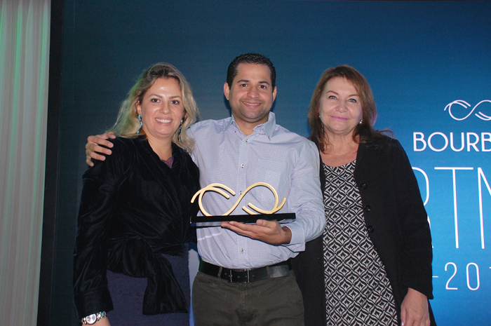 Ao centro, Leandro Lima, da Mercedes Benz, com Ana Paula Liberato e Gracia Verdolin, da Rede Bourbon