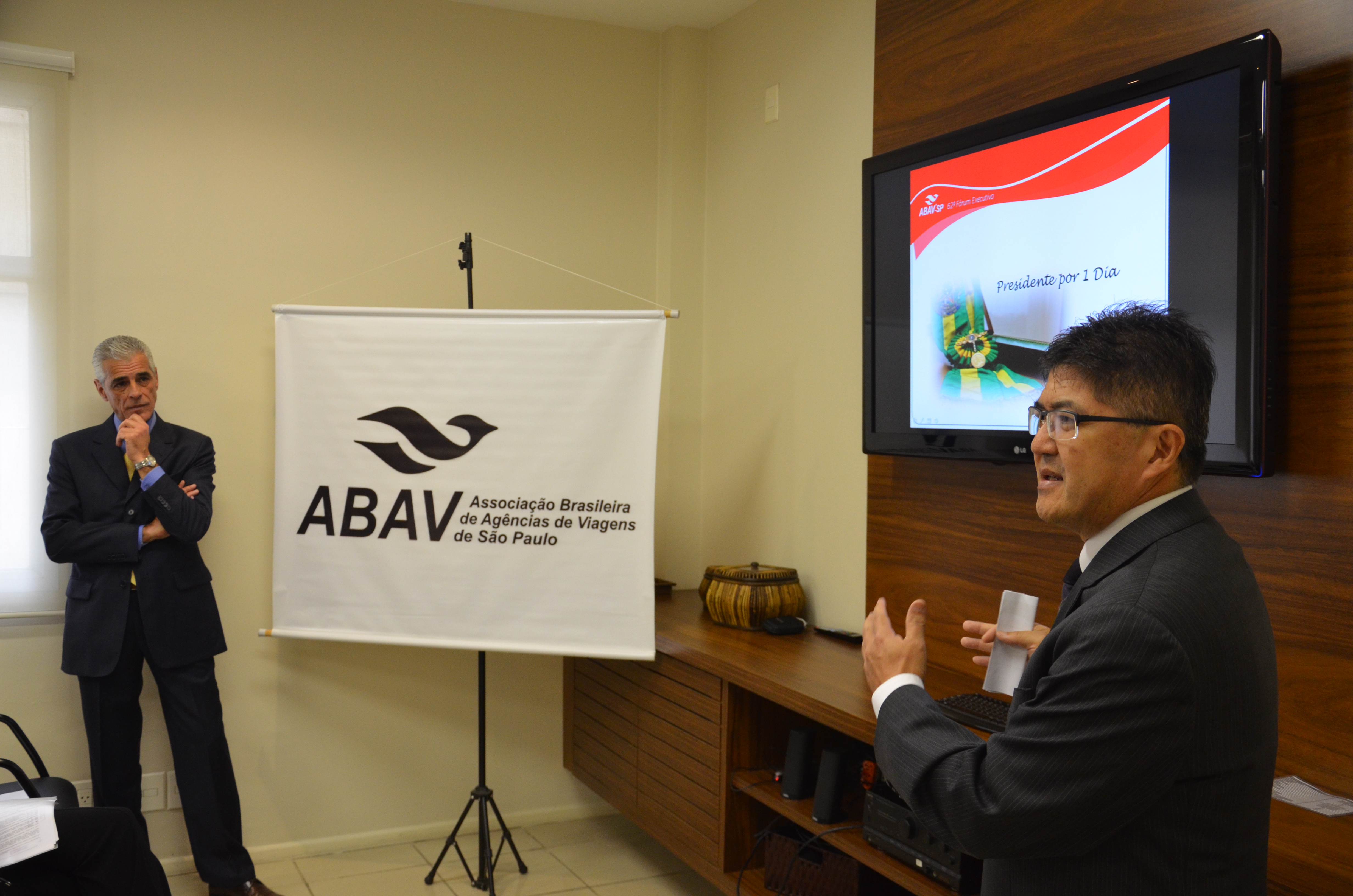 Marcos Balsamão, presidente da Abav-SP, e Gervásio Tanabe, mediador do evento Marcos Balsamão, presidente da Abav-SP, e Gervásio Tanabe, mediador do evento