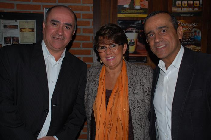 Joâo Gonçalves, da NCL, Ines Bellini, da Mendes Tur, e Jairo Guanais