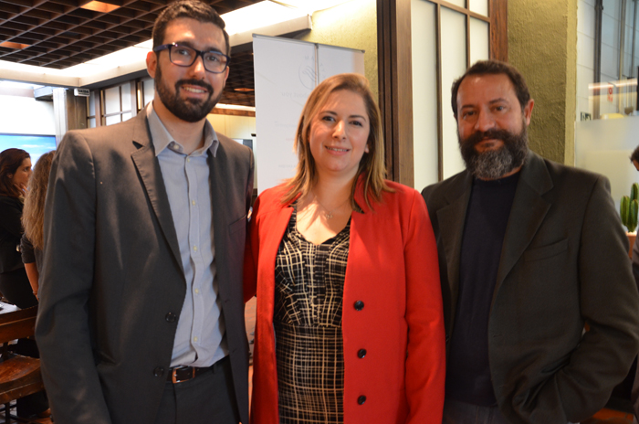 Marcos Marques e Deborah Leal, da Flytour e José Luiz Diez, da Amdocs