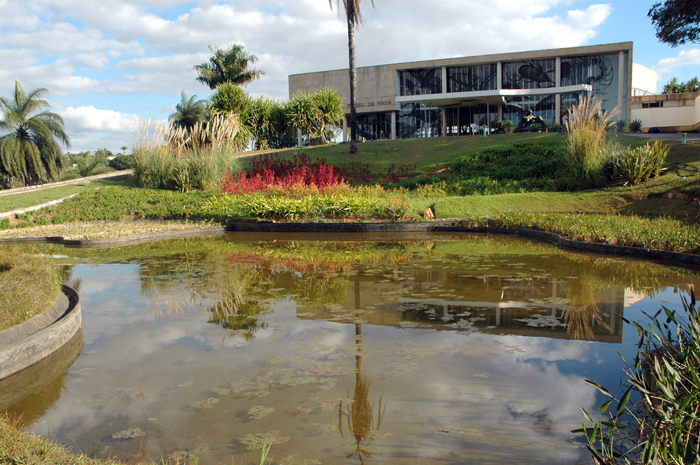Museu de Arte da Pampulha com Jardins idealizados por Burle Marx    Foto: Portal PBH