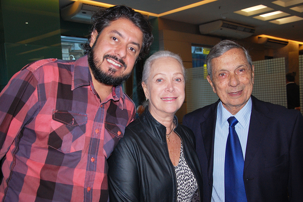Paulo Pimentel, da Soul Travel, Tania Cesonis, da Abav-RJ, e Nelson Pacheco, do HotStar Paulo Pimentel, da Soul Travel, Tania Cesonis, da Abav-RJ, e Nelson Pacheco, do HotStar