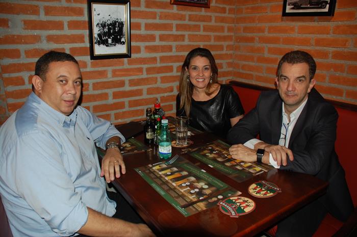 Sagui Silva, da MMT Gapnet, Roberta Lage e Fernando Coelho, da Latam Travel