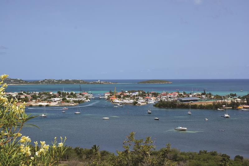 Vista da baia, em Saint-Martin Vista da baia, em Saint-Martin