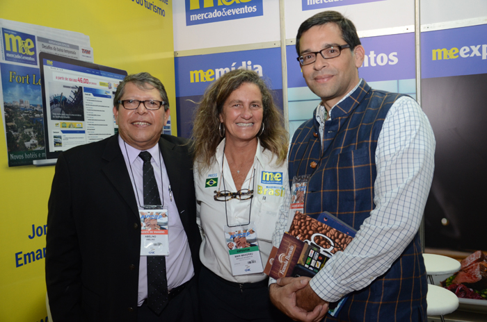 Abelino Argueta Lazo e Vladimiro Villalta Novoa, da República del El Salvador, com Mari Masgrau, do M&E