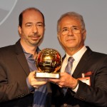 André Marini, do Rioeventos, recebeu a homenagem no lugar de Eduardo Paes