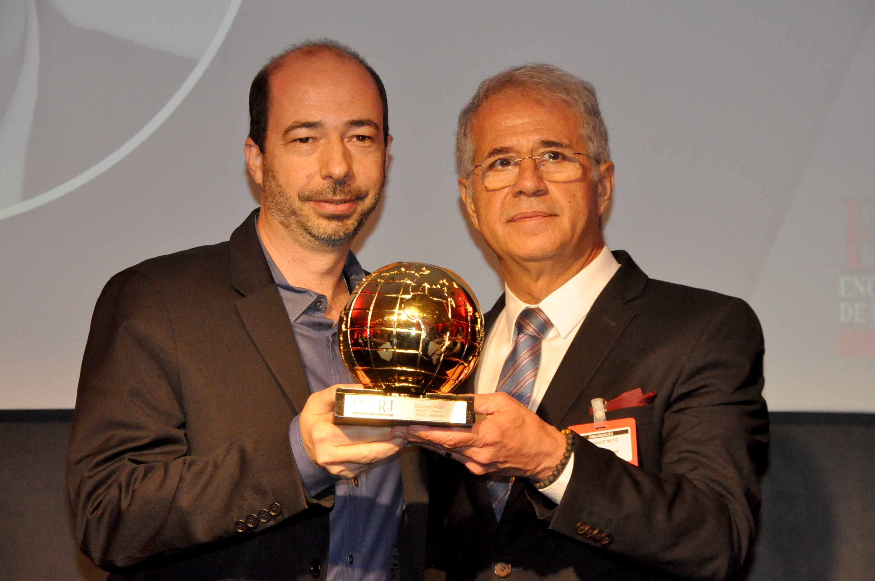 André Marini, do Rioeventos, recebeu a homenagem no lugar de Eduardo Paes André Marini, do Rioeventos, recebeu a homenagem no lugar de Eduardo Paes