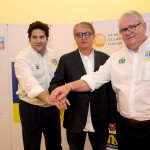 Arialdo Pinho, secretário de Turismo do Ceará, entre Vitor Bauab e Roy Taylor, do M&E