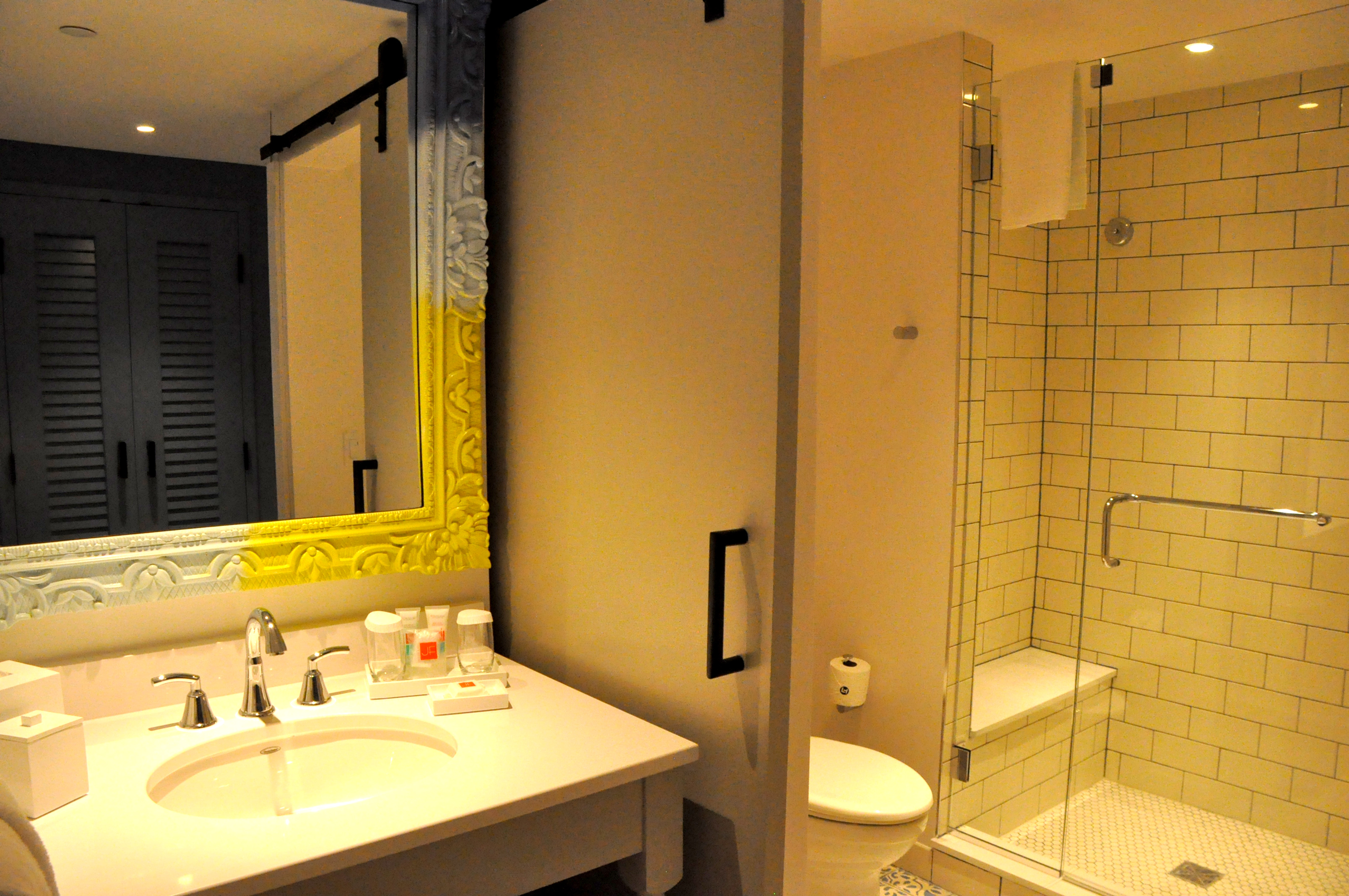 Banheiro de um dos quartos do Loews