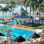 O novo Bar Molhado foi construído entre as piscina de adulto e criança pensando na facilidade para pais   Foto: divulgação