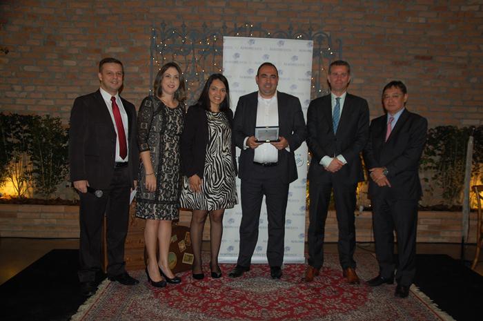Carlos Bueno, do Grupo Flytour recebe prêmio da Aeromexico Carlos Bueno, do Grupo Flytour recebe prêmio da Aeromexico