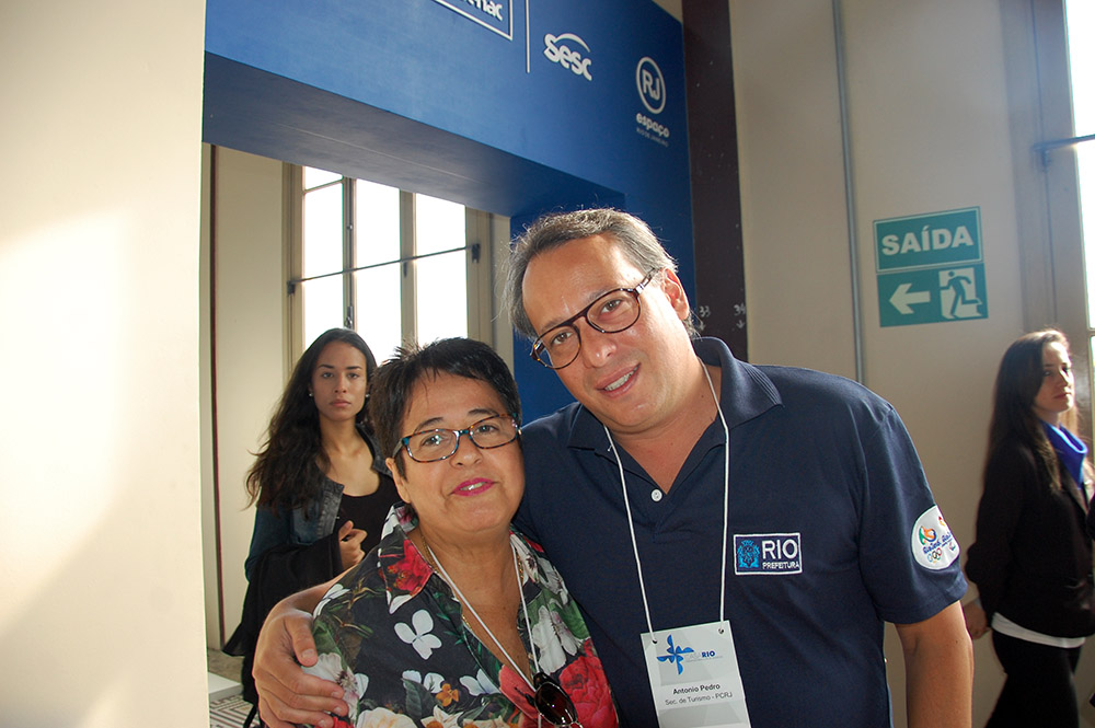 Cristina Fritsch, da Abav-RJ com o secretário Antonio Pedro Figueira de Melo