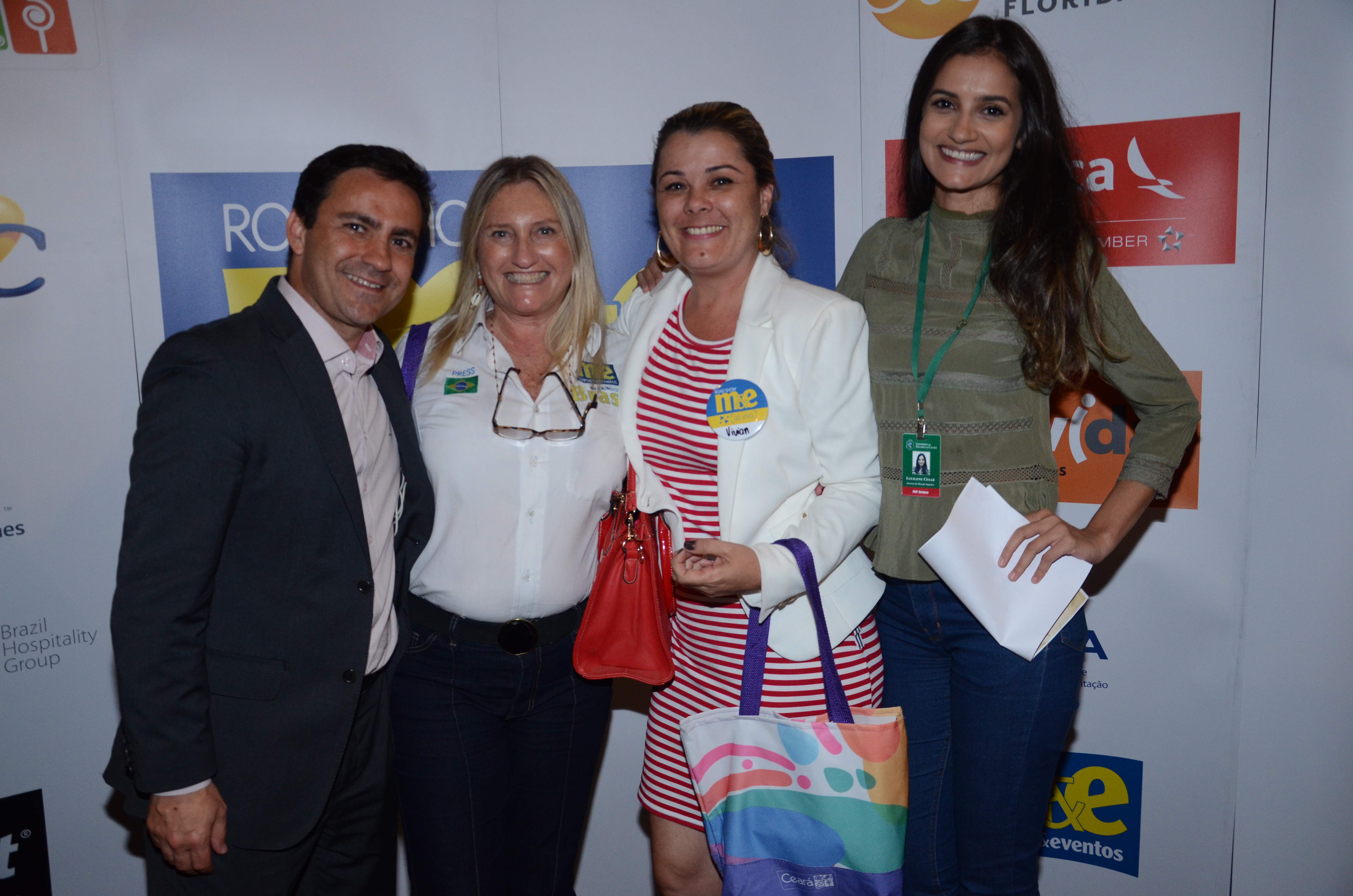 Vivian Jerônimo, da CL Viagens, entre Rogério Mendes, da CVC, Rosa Masgrau, do M&E, e Lucilene Carvalho, da Setur-CE Vivian Jerônimo, da CL Viagens, entre Rogério Mendes, da CVC, Rosa Masgrau, do M&E, e Lucilene Carvalho, da Setur-CE