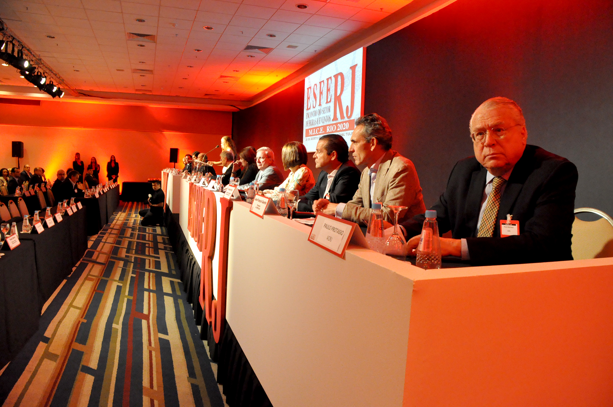 Debate sobre o setor de feiras e eventos reúne boa parte do trade carioca Debate sobre o setor de feiras e eventos reúne boa parte do trade carioca