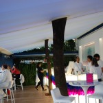 Decoração com bar no lounge da Air France