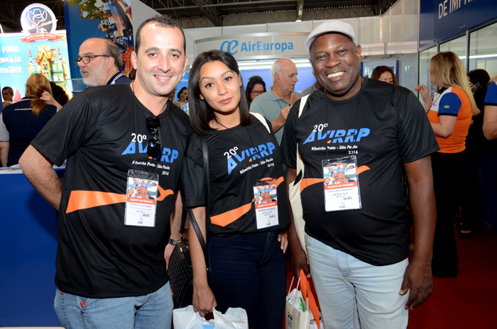 Eduardo Augusto, da P.A.M Turismo, PAtricia Araujo e Flávio Inácio Fernandes, da Metalis Tour
