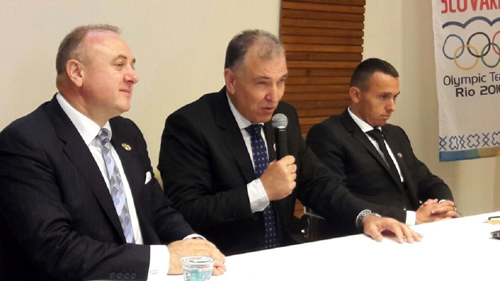 Embaixador Milan Cigan, diretor da Bancorbras Operadora, Carlos Eduardo Pereira, e Mario Krikanovic do gov. da Eslovaquia - Crédito Katia Cristina