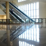 Equipamento possui escadas rolantes e elevadores