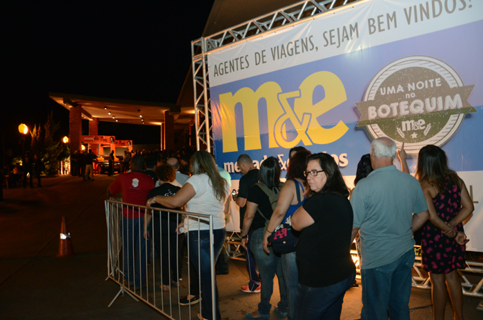 Fila para a entrada do público Fila para a entrada do público