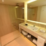 Os banheiros ganharam nova cara com o porcelanato        Foto: divulgação